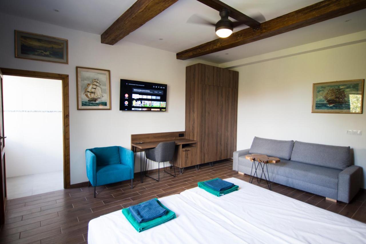 Luxurio Rooms With Baths Ліворно Екстер'єр фото